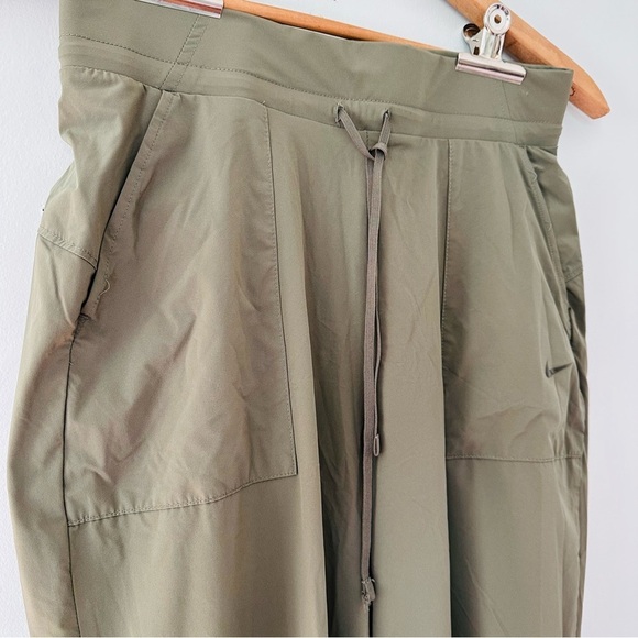 Nike Bliss Luxe 7/8 Training Pants Olive Army Green CU4603-222 Women Size Medium - Picture 9 of 15